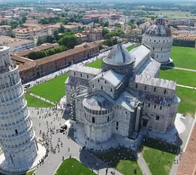 Pisa and Piazza dei Miracoli, jewels of extraordinary beauty