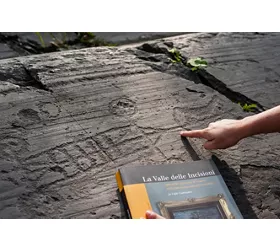 Incisioni Rupestri - Valcamonica, Lombardia. Photo by: In Lombardia