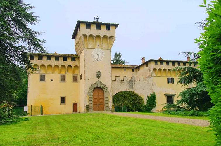 What are the Medici Villas in Tuscany and where are they located?