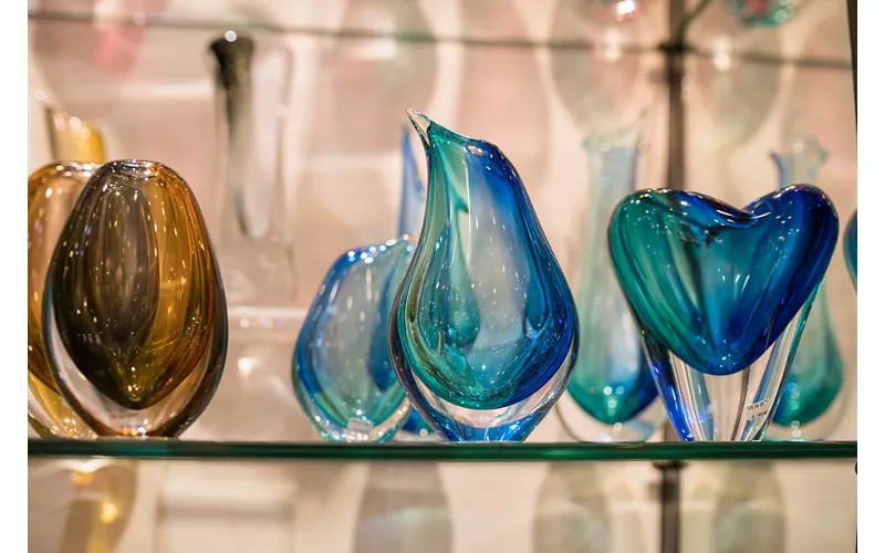 Seis vasos de cristal de Murano pintados a mano en la isla de Venecia