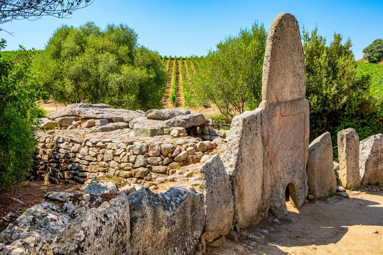 Giants' tombs and sacred wells