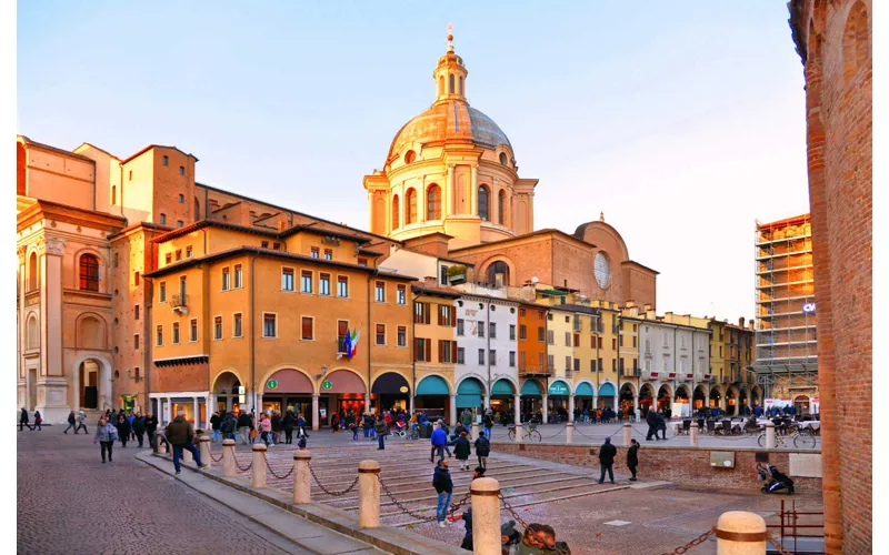 Piazza delle Erbe - Mantova, Lombardia