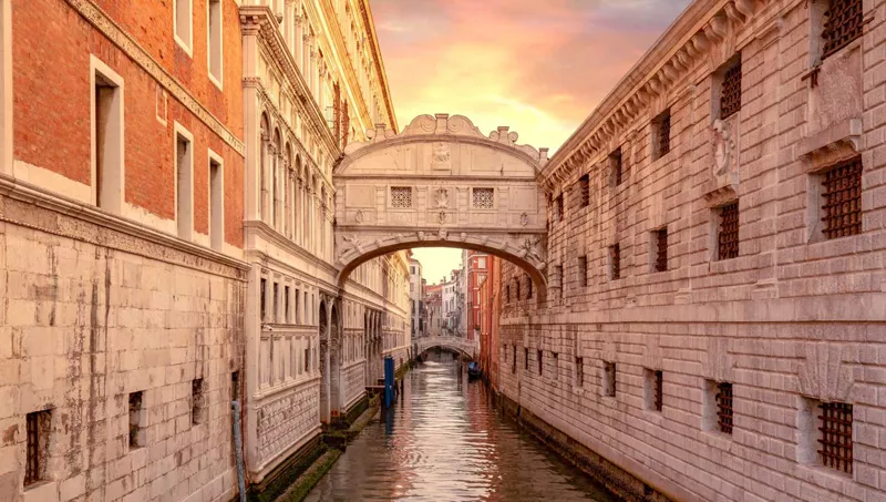An outdoor stroll over the bridges of Venice