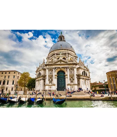 Venice: curiosities, unusual places and local traditions