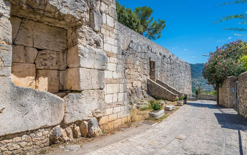 Acrópolis de Alatri y la muralla megalítica
