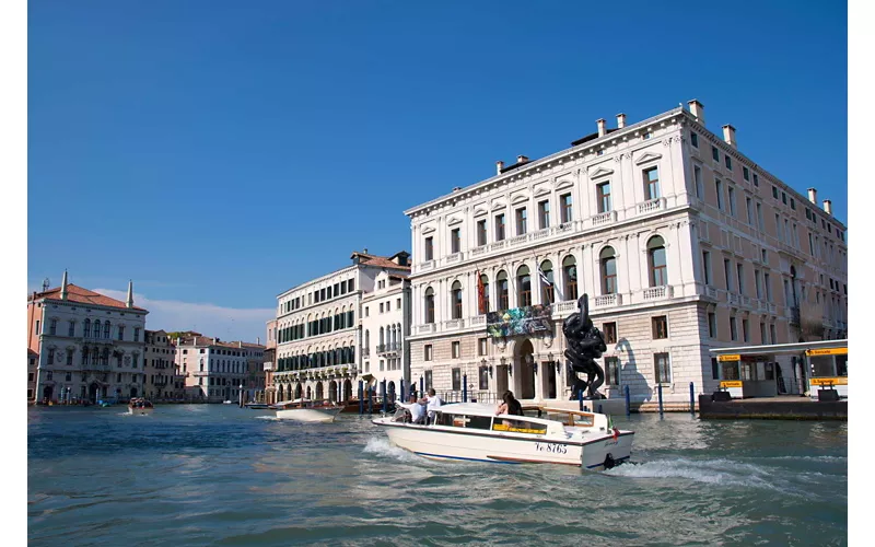 Palazzo Grassi, Punta della Dogana