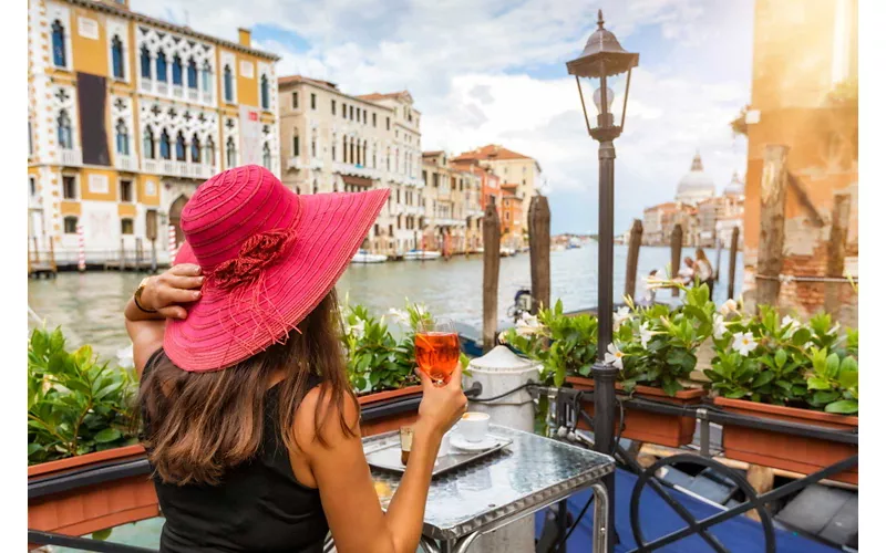 Un aperitivo con vistas a la Basílica de San Marcos o en una terraza con vistas al Gran Canal