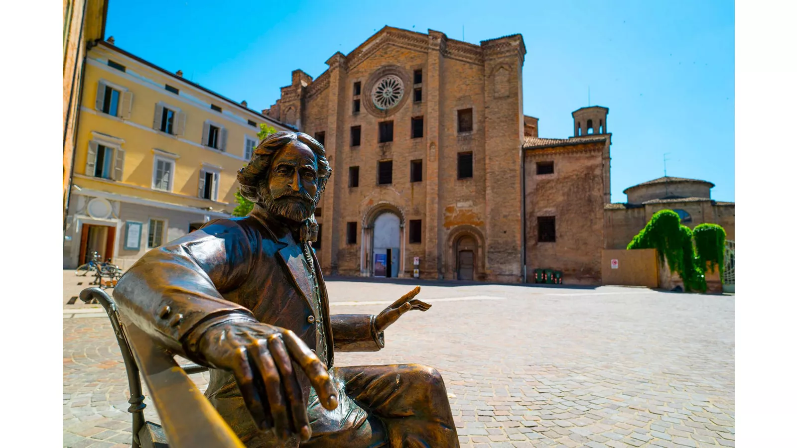 Parma, Statua Verdi