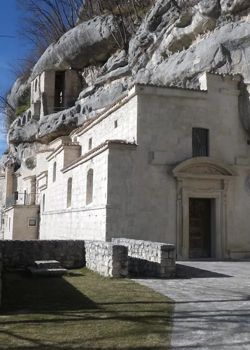 Discovering the hermitages of Abruzzo: two spectacular pearls of the Majella
