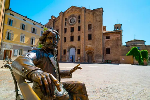 Emilia Romagna: the talking statues of Parma