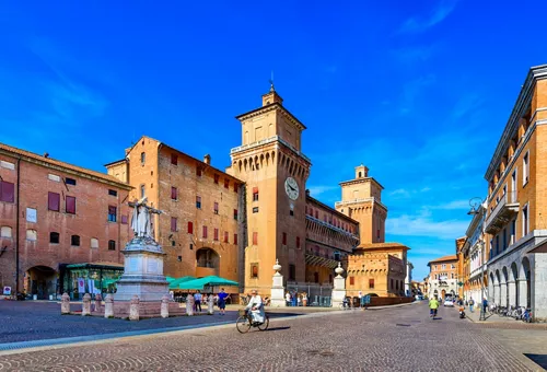 Travelling to Ferrara: precious time walking through history