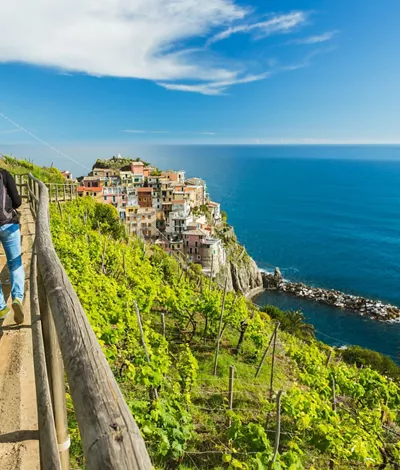 En Liguria, escalando vertiginosos acantilados sobre el mar