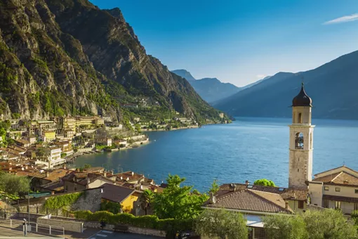 The charm of Spring on the Great Lakes of Northern Italy