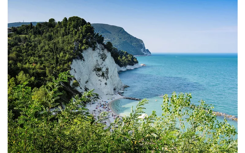 La Riviera del Conero tra mare e collina