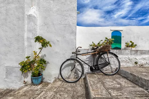 La Puglia in bici in mezzo a trulli, ulivi e borghi gioiello