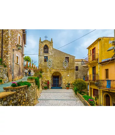 Castelmola, a window on the sea a few steps from Taormina