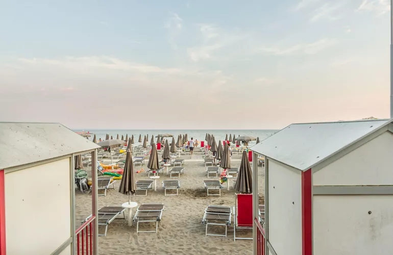 Seaview of the Alps, sports and spas: Spiaggia di Grado (Gorizia)