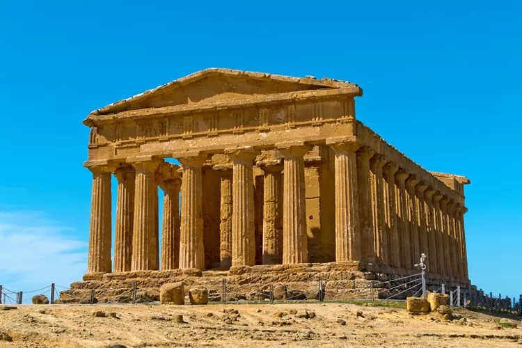 Temple of Heracles, Valley of the Temples – Agrigento, Sicily. Photo by: poludziber / Shutterstock.com
