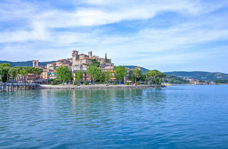 Route 12 - Olive oil and wine on the shores of Lake Trasimeno