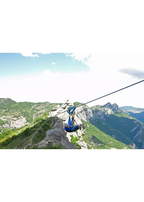 Descenso en tirolina, un vuelo en la naturaleza para los amantes de la adrenalina