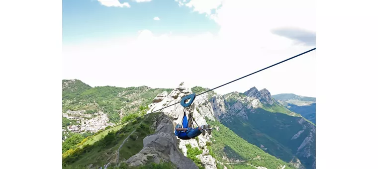 Zipline, ein adrenalingeladener Flug durch die Natur