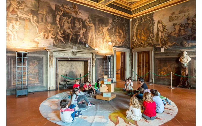 Discover Palazzo Vecchio between theatrical visits and secret passages