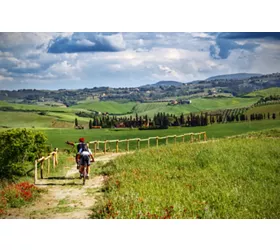 Mountain bikers on touristic trail in Tuscany 