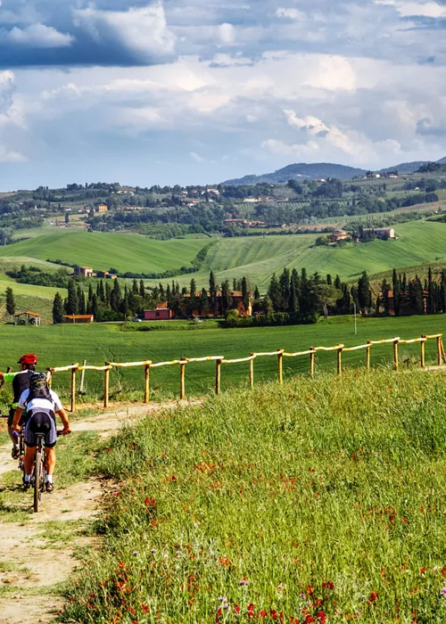 Toscana en bicicleta por las tierras de Siena entre vinos y aguas termales