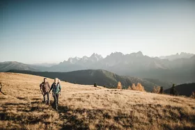 couple strolls in the dolomites