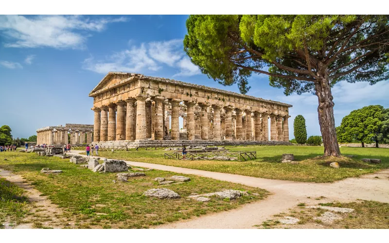 Campania, in volo sui tesori di Paestum