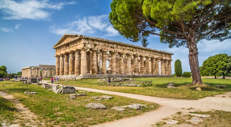 Campania, in volo sui tesori di Paestum