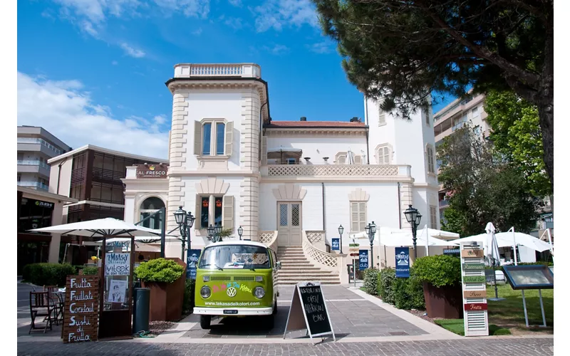 Viale Amerigo Vespucci, Rimini - Emilia Romagna - Photo by: Ghischeforever / Shutterstock.com