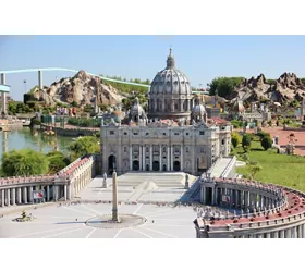Basilica di S.Pietro in miniatura - Photo by: Natalia Svistunova / Shutterstock.com