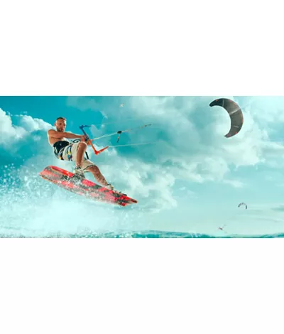 Kitesurf: evolutions between water and sky