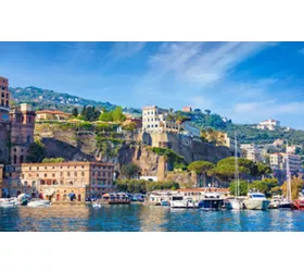 La península de Sorrento, aguas de color esmeralda y la fragancia a limones