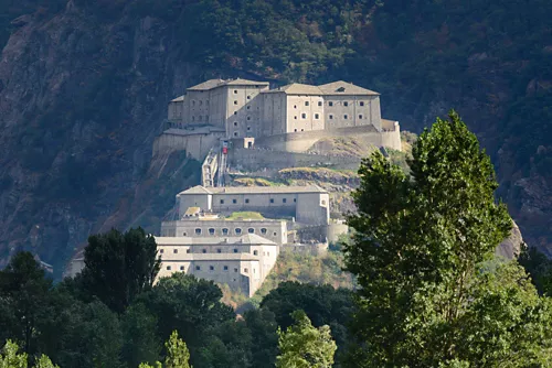Fortalezas medievales y tradiciones ancestrales en los picos más altos de Europa: esto es el Valle de Aosta