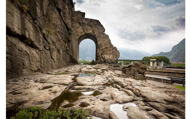 O troço da estrada romana em Donnas