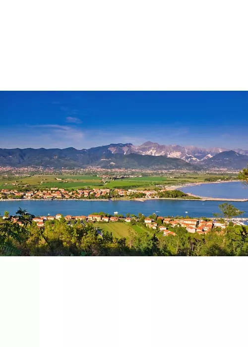 Der Zauber des Flusses Magra, der sich in das Tyrrhenische Meer ergießt