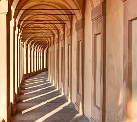 The Porticoes of Bologna: a stroll through history