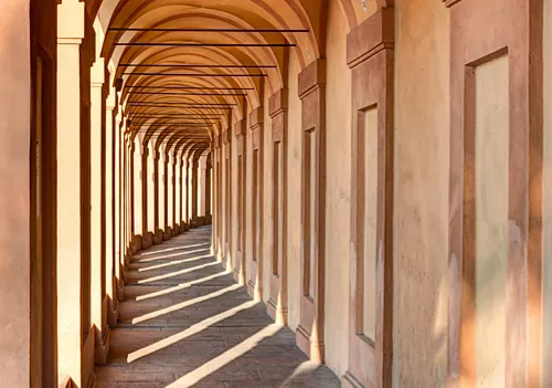 The Porticoes of Bologna: a stroll through history
