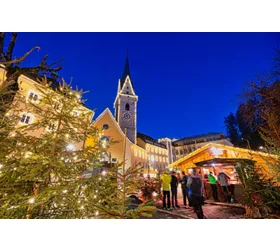 In Brunico, at the most beautiful Christmas market in the Puster Valley