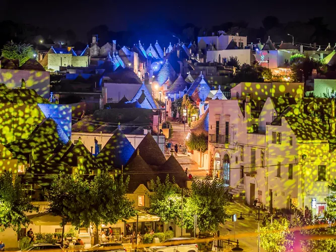 Alberobello: a nativity scene of light