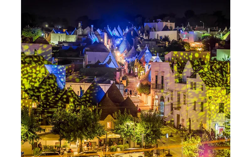 Alberobello, presepe di luce