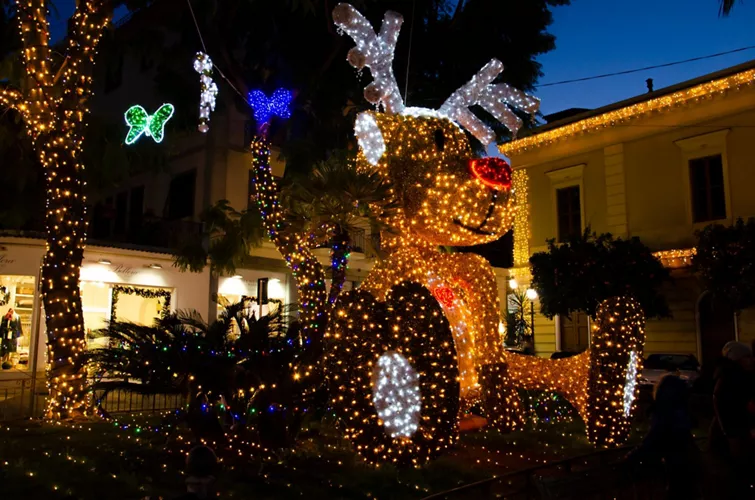 Sorrento: " M’illumino d’inverno" (Illuminating winter)