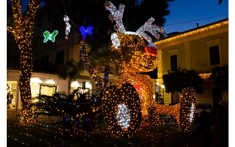 Sorrento, "M'illumino d'inverno" (ilumino-me no inverno)