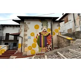 Murales y grafitis ponen color a pueblos y ciudades