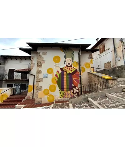 Des peintures murales et des graffitis qui colorent des villages et des villes