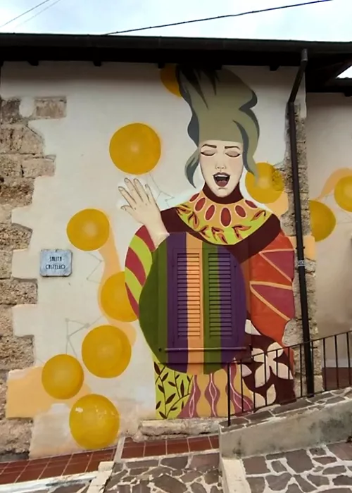 Murales e graffiti colorano borghi e città