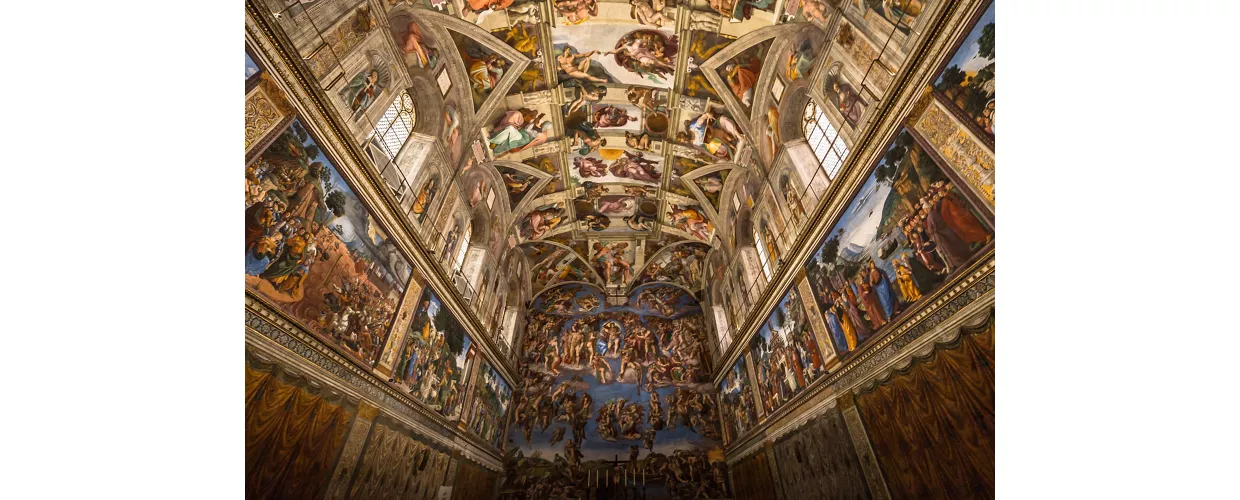 Soffitto e pareti affrescate della Cappella Sistina