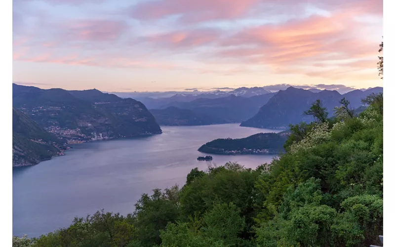 Lombardia, scenari alpini, brividi marini